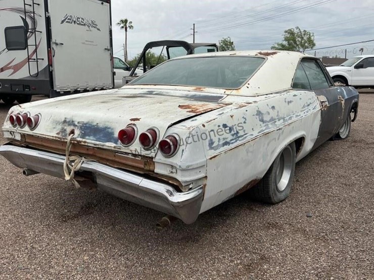 1965-chevrolet-impala-sdn-image-4