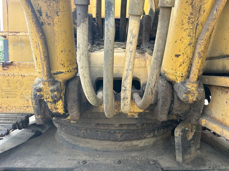 caterpillar-225d-lc-image-32