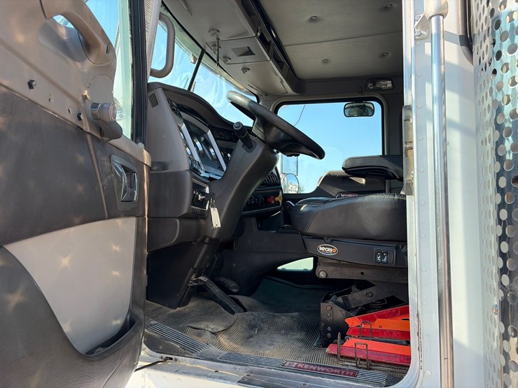 2019-kenworth-t800-image-12