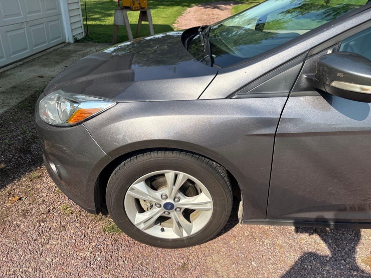 2014-ford-focus-se-car-image-15