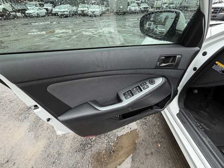 2015-kia-optima-sedan-image-25