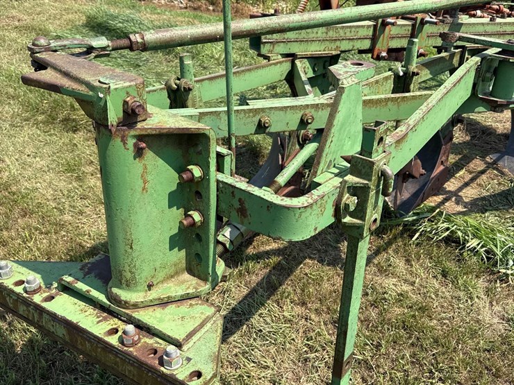 john-deere-4-bottom-plow-image-13