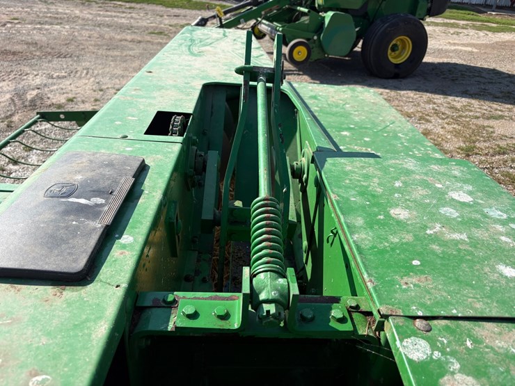 john-deere-338-image-22