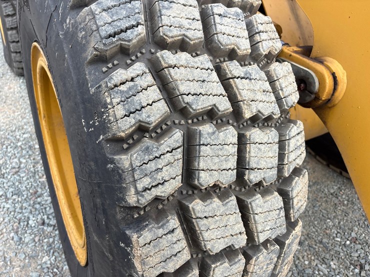 deere-444h-image-80