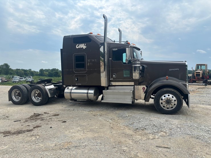 2012-kenworth-w900-image-5