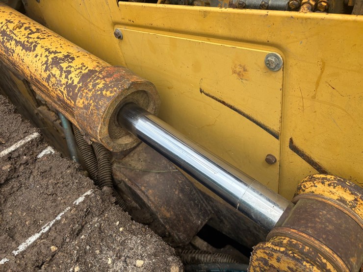 caterpillar-d4h-image-54