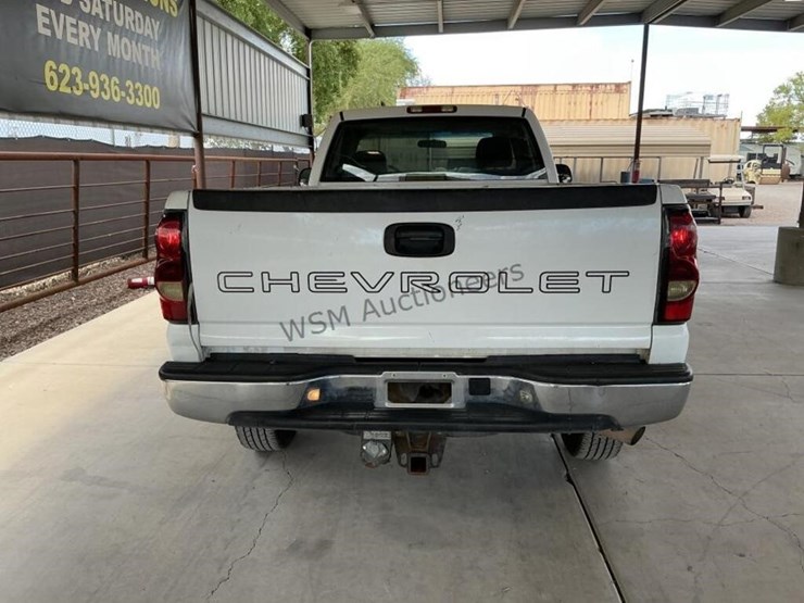 2004-chevrolet-silverado-2500hd-image-6