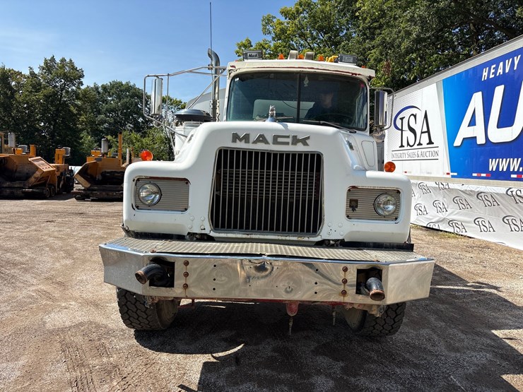 mack-dm685s-image-8