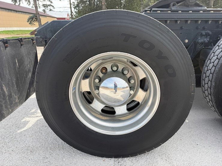 2016-kenworth-w900l-image-70