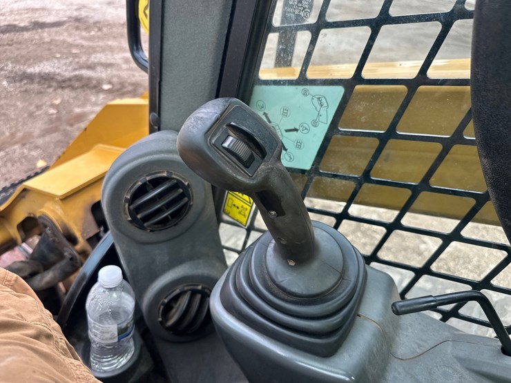 caterpillar-287d-image-29