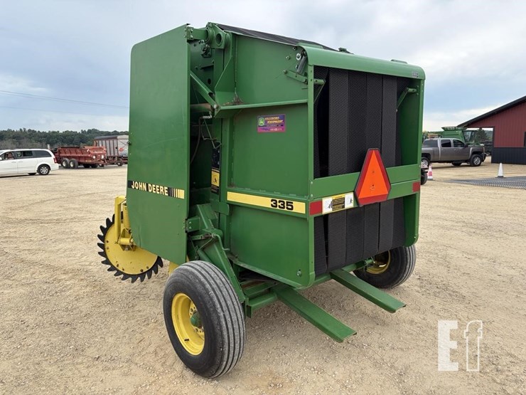 john-deere-335-image-2