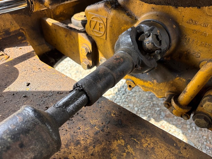 deere-444h-image-42