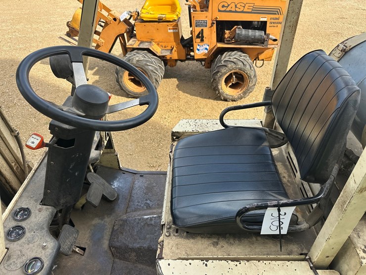 #3105-•-allis-chalmers-acc30-forklift-image-22