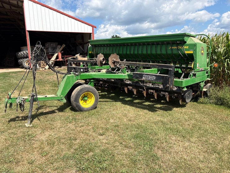 john-deere-1590-image-1