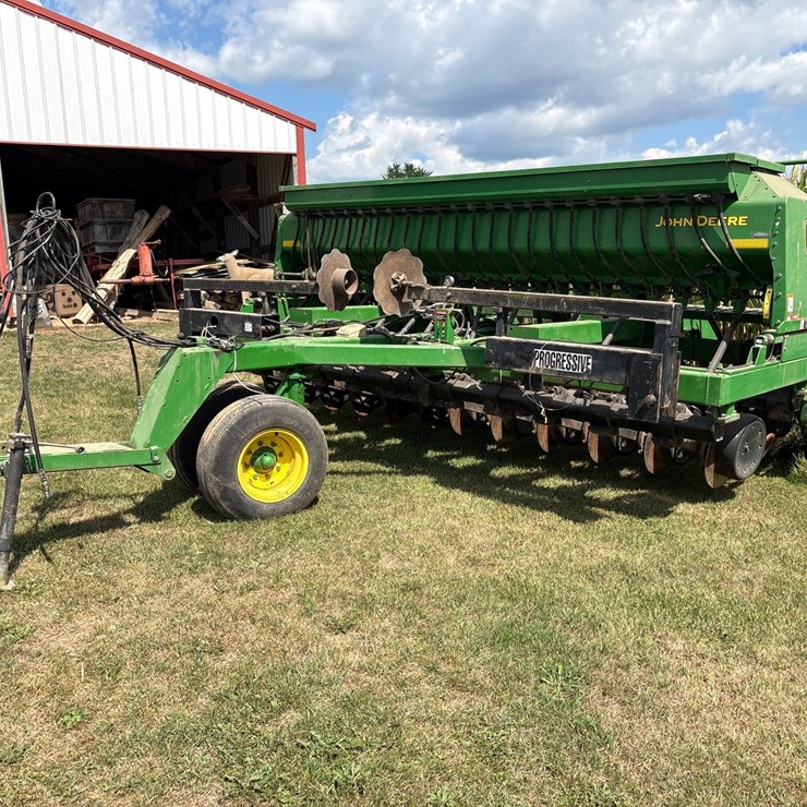 JOHN DEERE 1590