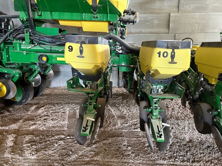 john-deere-1775-image-30