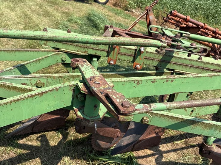 john-deere-4-bottom-plow-image-12