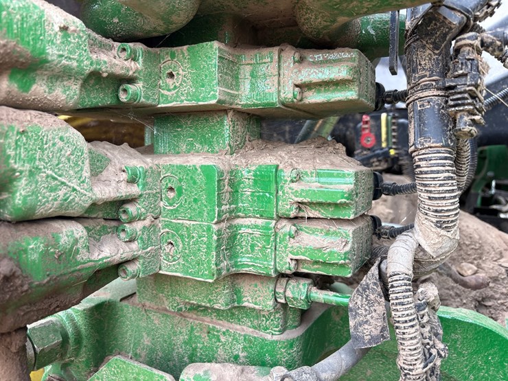 2022-john-deere-640-image-48