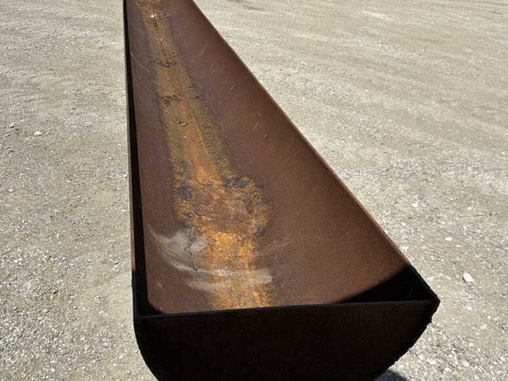 #216-•-metal-feed-trough-image-1
