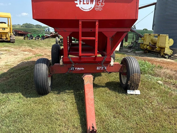 ez-flow-250bu-gravity-wagon-image-2