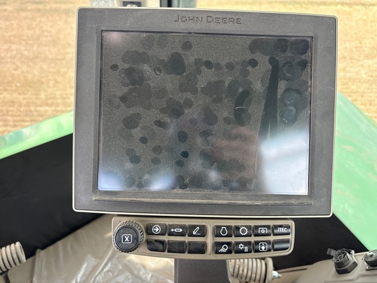 2022-john-deere-640-image-71