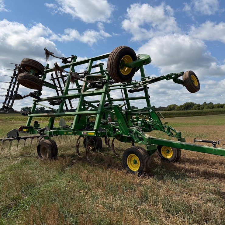 JOHN DEERE 2430