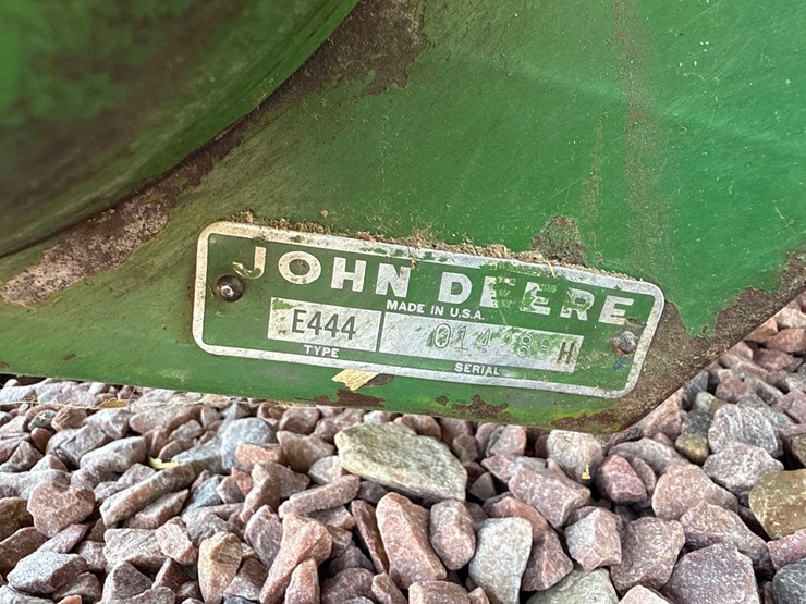 john-deere-444-image-27