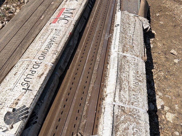 wood-grain-steel-horizontal-siding-image-2