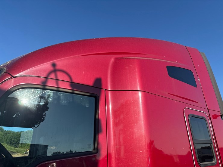 2014-kenworth-t680-image-11