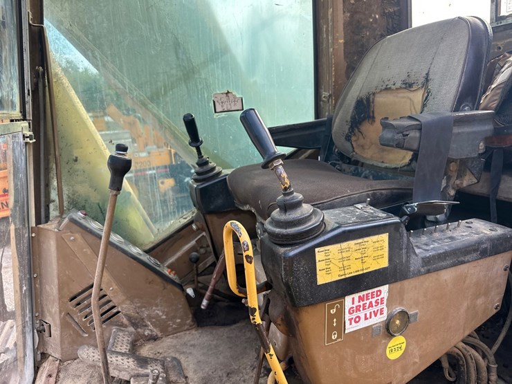 caterpillar-225d-lc-image-38