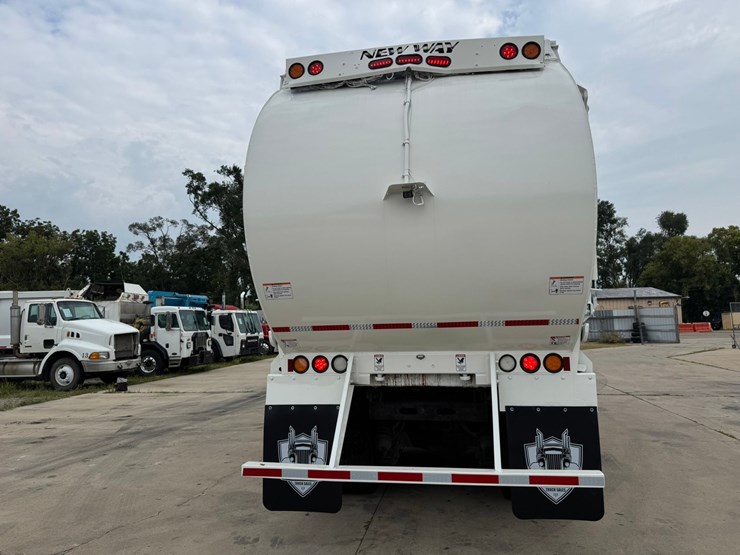 2016-mack-mru613-image-4