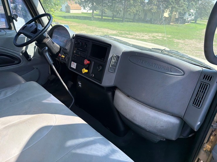 2003-international-durastar-4400-image-33