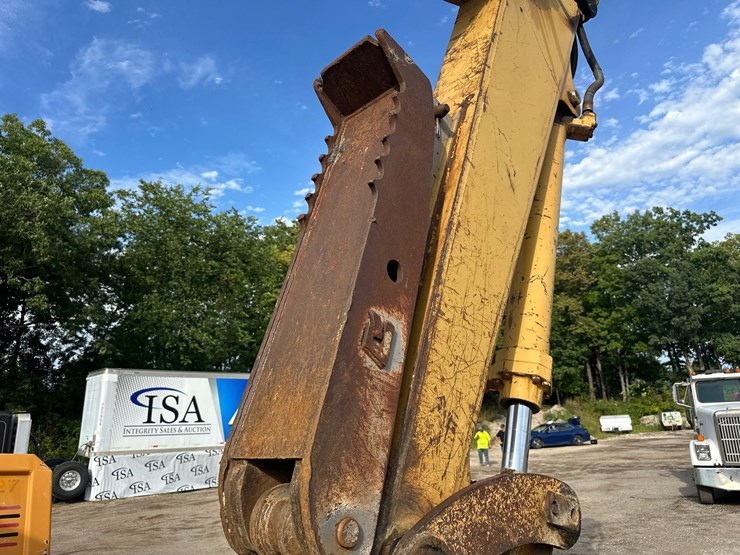 caterpillar-225d-lc-image-27