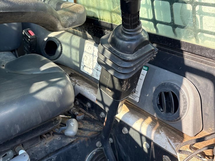 2008-bobcat-s250-image-33