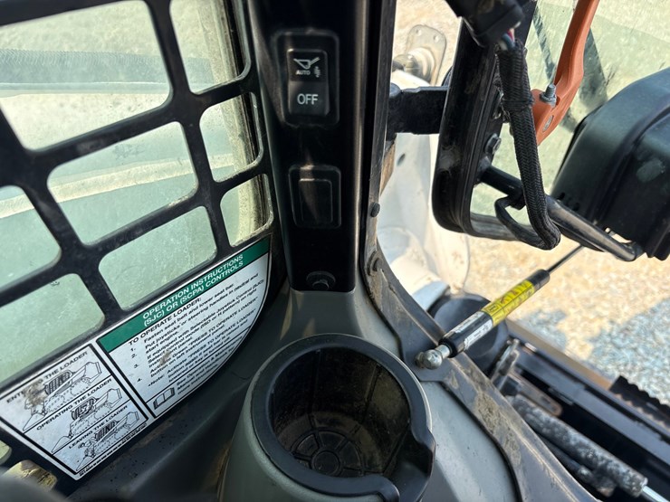 2018-bobcat-t870-image-40