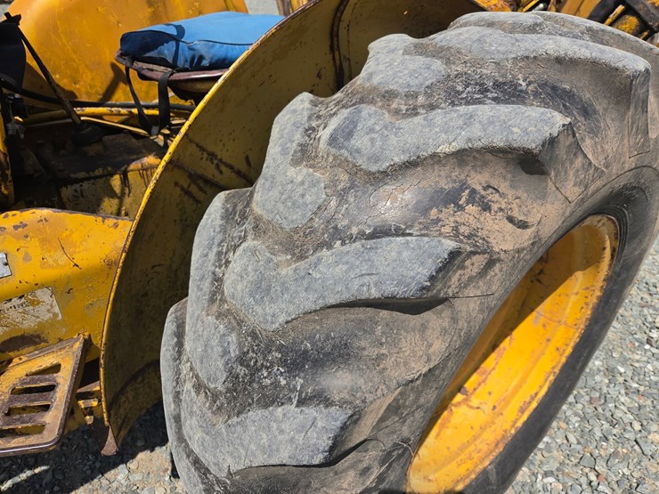 #61410-•-case-w-3-loader-backhoe-image-64