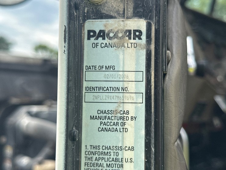 2006-peterbilt-335-image-81