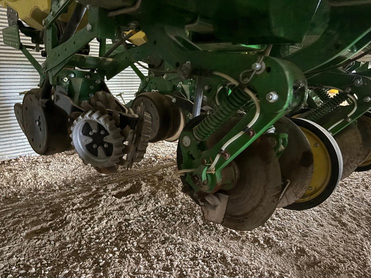 john-deere-1775-image-31