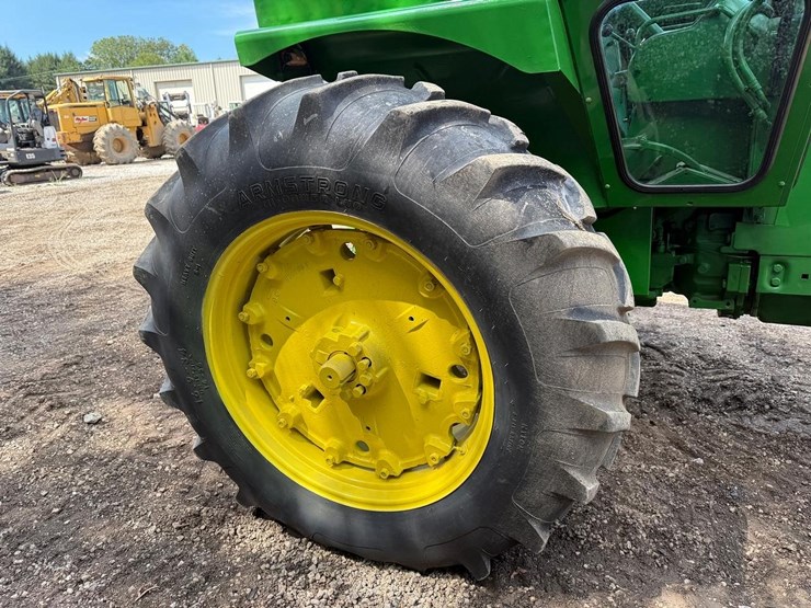 john-deere-3020-image-11