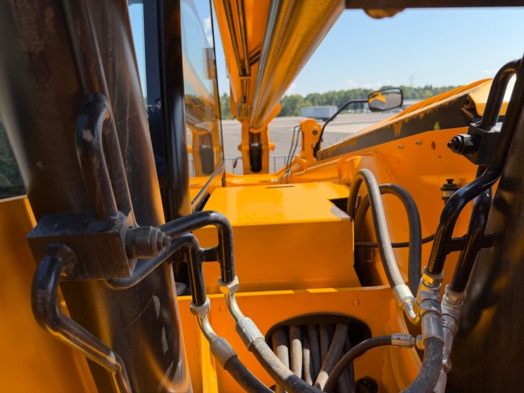 2024-jcb-509-42-image-28