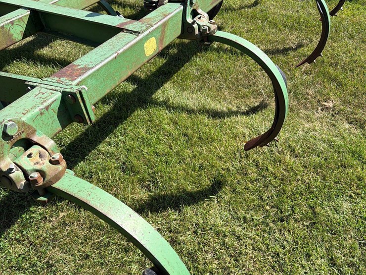 john-deere-100-image-12