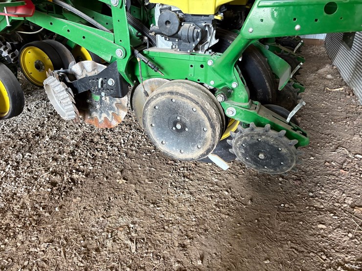 john-deere-1775-image-24