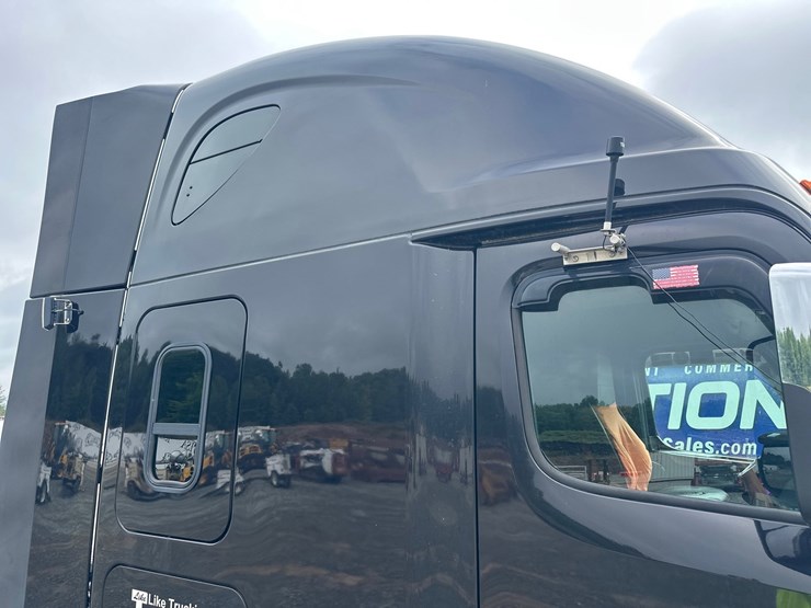 #61416-•-2019-freightliner-cascadia-evolution-iseries-sleeper-cab-truck-tractor-image-14