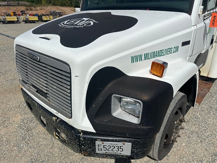 2000-freightliner-fl60-image-9