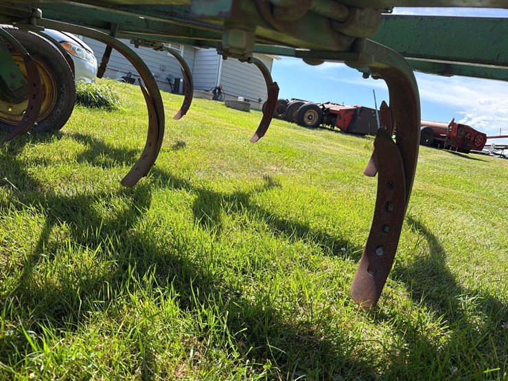 john-deere-100-image-17