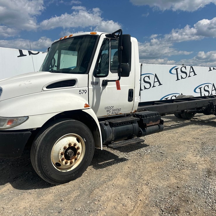 #61442 • 2006 International Single Axle Cab And Chassis