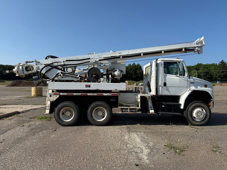 2003-freightliner-fl80-image-6