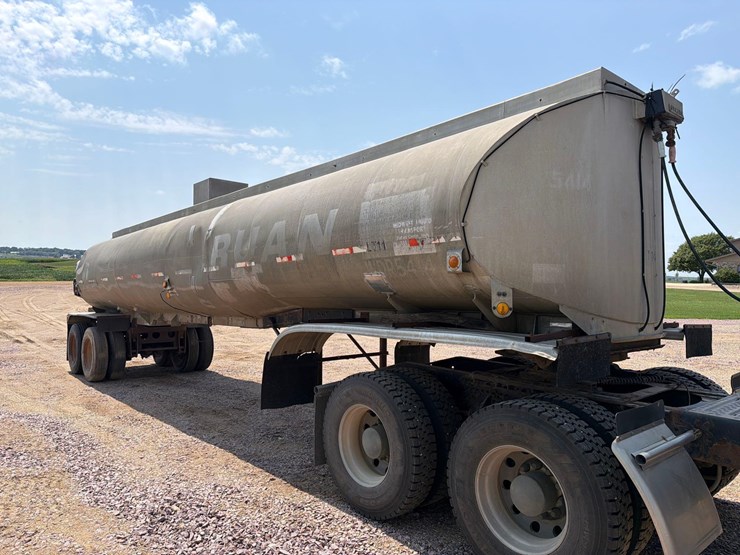 1959-fruehauf-tanker-image-4