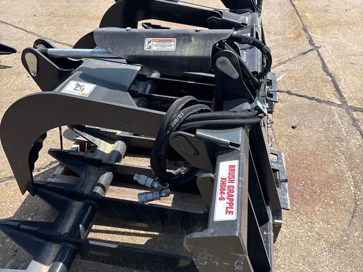 new-stout-84-inch-brush-skidloader-grapple-bucket-image-6