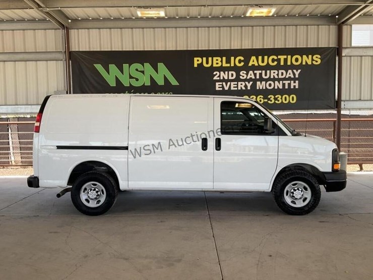 2015-chevrolet-express-3500-image-1
